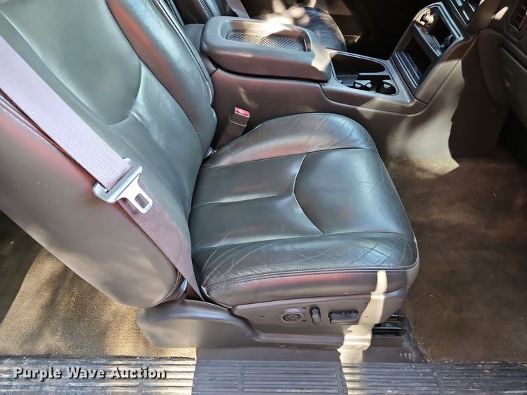 image for item LM9124 2005 GMC Sierra 1500  Ext. Cab pickup truck