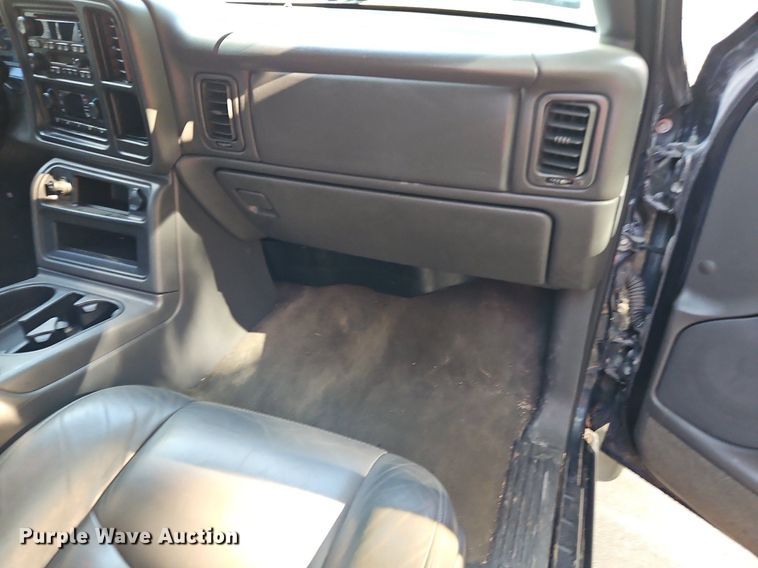 image for item LM9124 2005 GMC Sierra 1500  Ext. Cab pickup truck