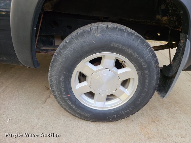 image for item LM9124 2005 GMC Sierra 1500  Ext. Cab pickup truck