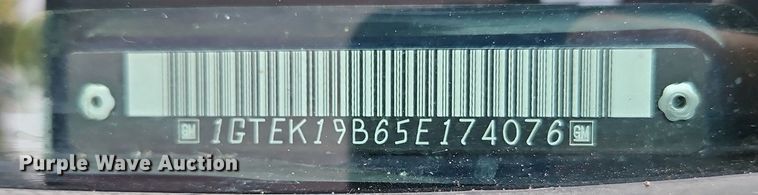 image for item LM9124 2005 GMC Sierra 1500  Ext. Cab pickup truck
