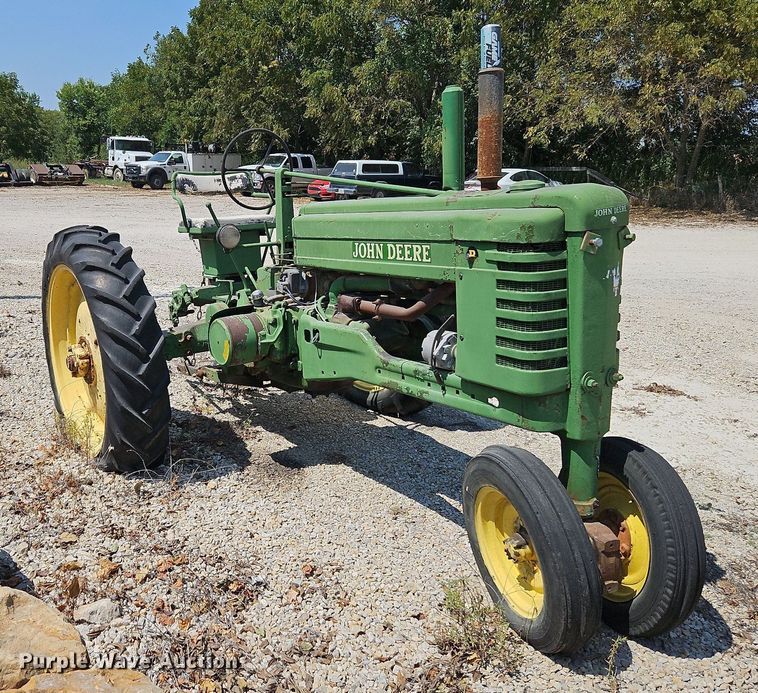 image for item LM9129 1950 John Deere B  tractor