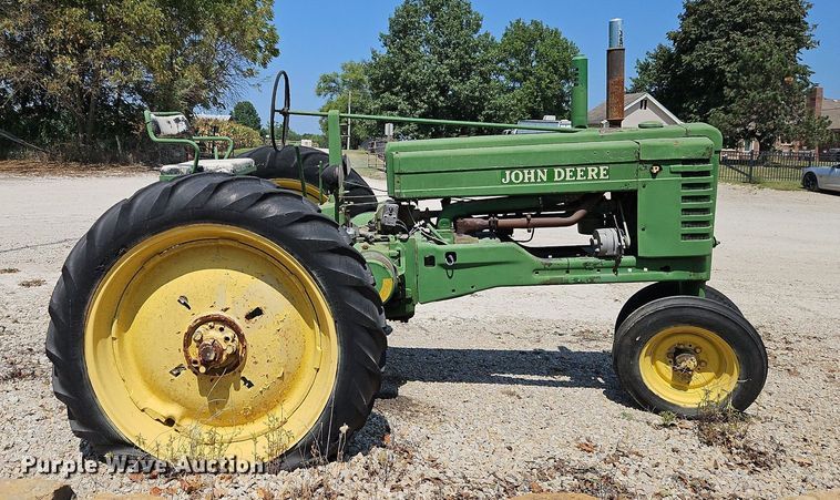 image for item LM9129 1950 John Deere B  tractor