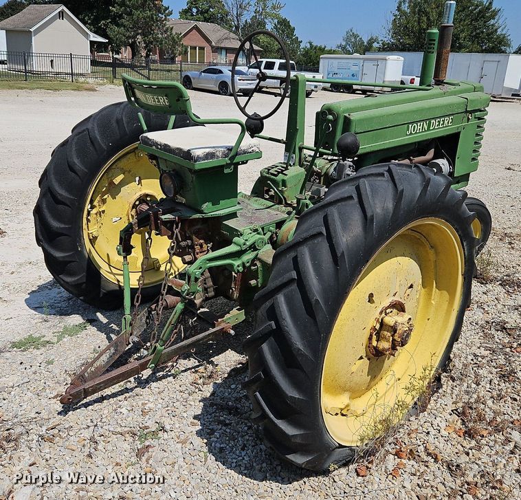 image for item LM9129 1950 John Deere B  tractor