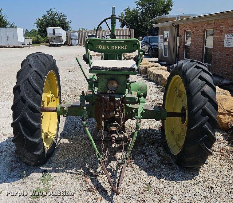 image for item LM9129 1950 John Deere B  tractor