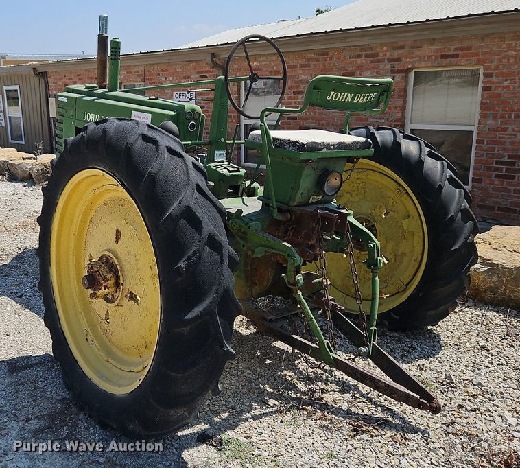 image for item LM9129 1950 John Deere B  tractor
