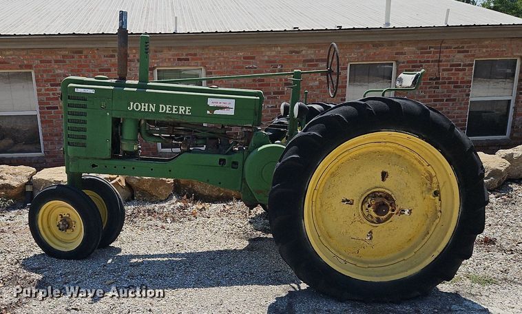 image for item LM9129 1950 John Deere B  tractor