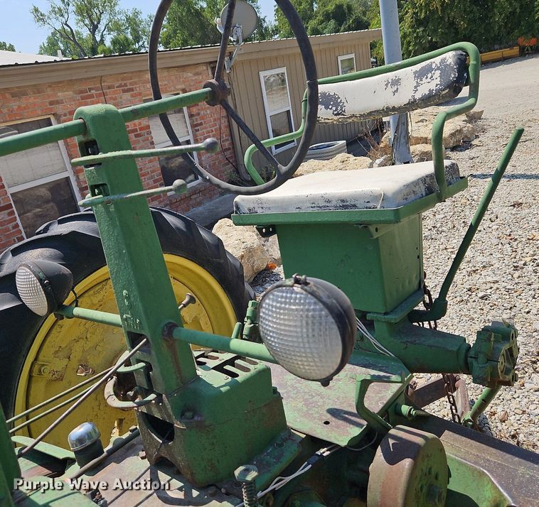 image for item LM9129 1950 John Deere B  tractor