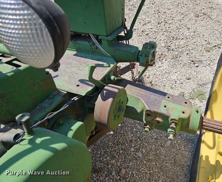 image for item LM9129 1950 John Deere B  tractor