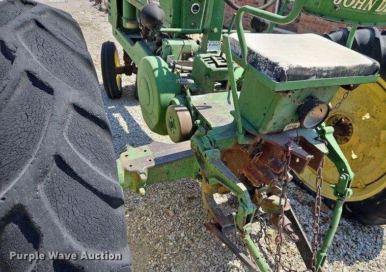 image for item LM9129 1950 John Deere B  tractor