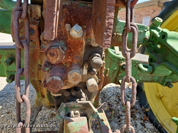 image for item LM9129 1950 John Deere B  tractor