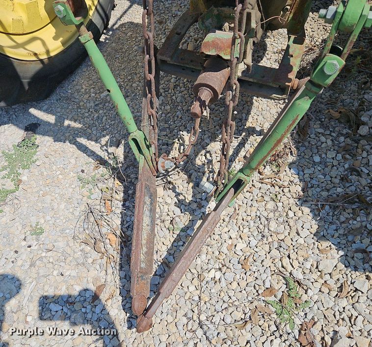 image for item LM9129 1950 John Deere B  tractor