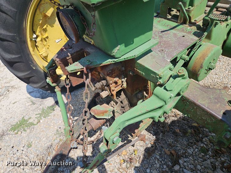 image for item LM9129 1950 John Deere B  tractor