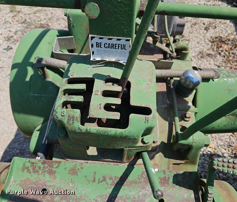 image for item LM9129 1950 John Deere B  tractor