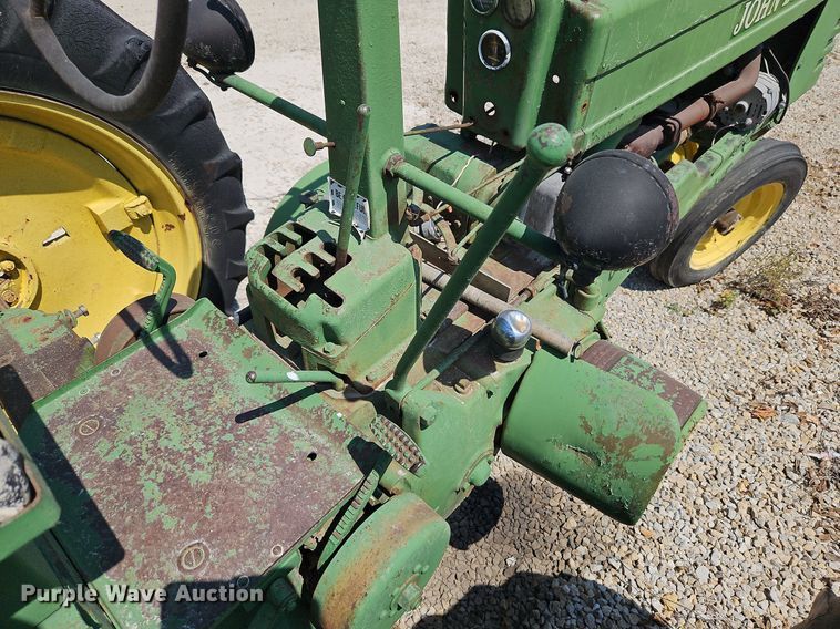 image for item LM9129 1950 John Deere B  tractor