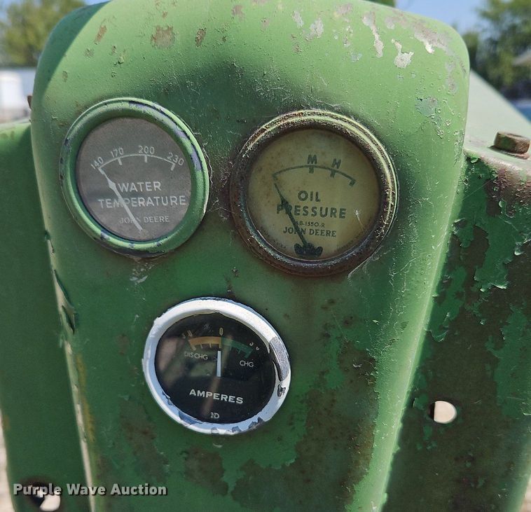 image for item LM9129 1950 John Deere B  tractor