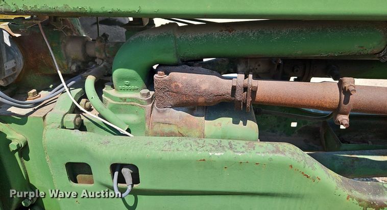 image for item LM9129 1950 John Deere B  tractor