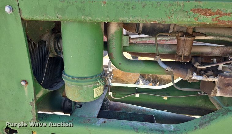 image for item LM9129 1950 John Deere B  tractor