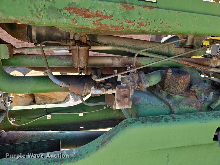 image for item LM9129 1950 John Deere B  tractor