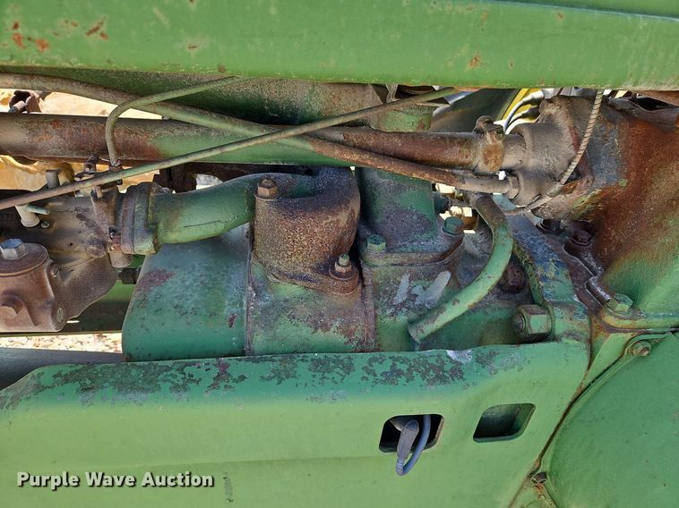 image for item LM9129 1950 John Deere B  tractor