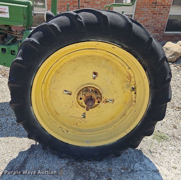 image for item LM9129 1950 John Deere B  tractor