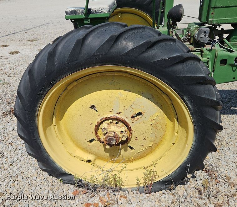 image for item LM9129 1950 John Deere B  tractor
