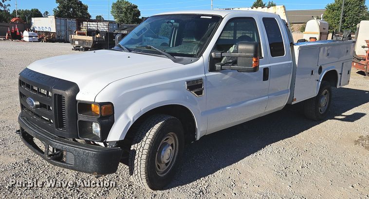 image for item LM9131 2009 Ford F350 Super Duty XL  SuperCab utility bed pickup truck