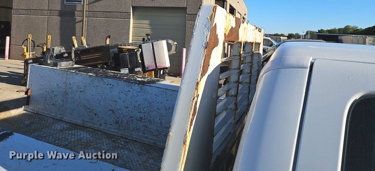 image for item LM9131 2009 Ford F350 Super Duty XL  SuperCab utility bed pickup truck