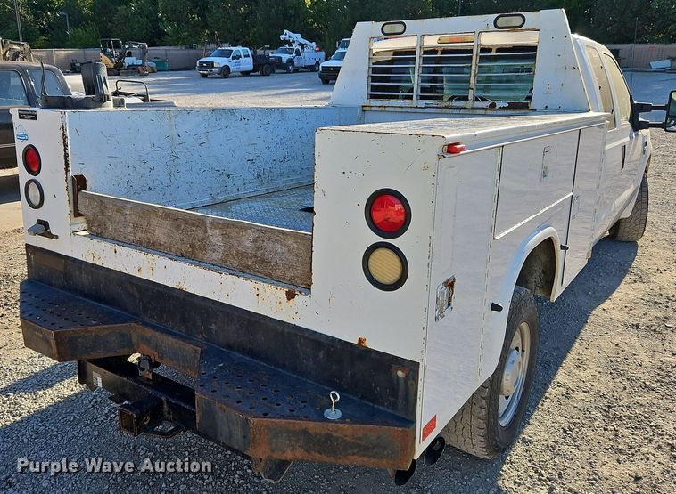 image for item LM9131 2009 Ford F350 Super Duty XL  SuperCab utility bed pickup truck