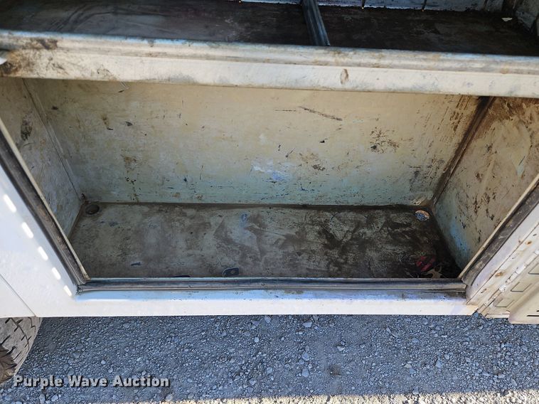 image for item LM9131 2009 Ford F350 Super Duty XL  SuperCab utility bed pickup truck