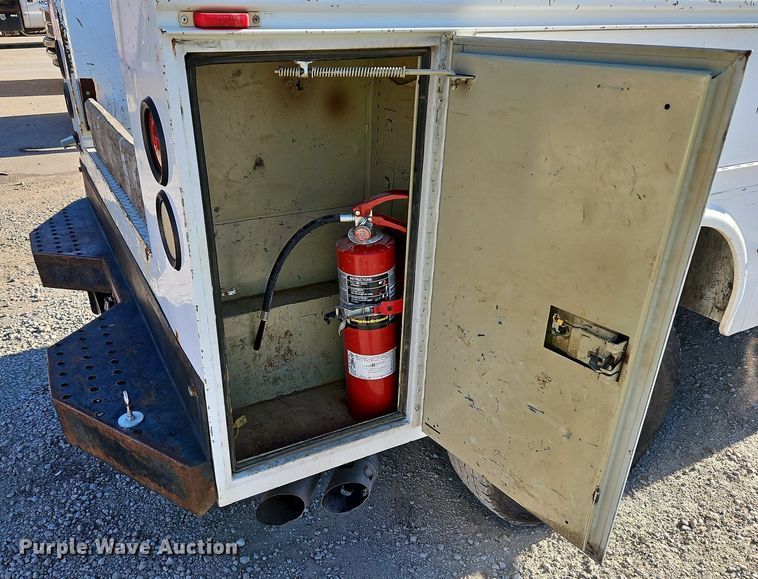 image for item LM9131 2009 Ford F350 Super Duty XL  SuperCab utility bed pickup truck