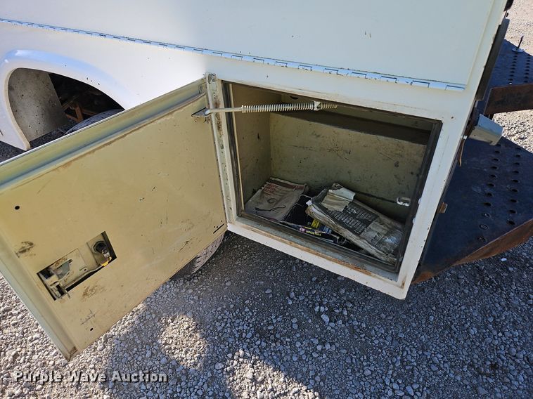 image for item LM9131 2009 Ford F350 Super Duty XL  SuperCab utility bed pickup truck