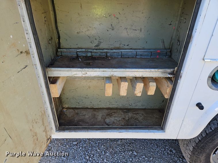 image for item LM9131 2009 Ford F350 Super Duty XL  SuperCab utility bed pickup truck