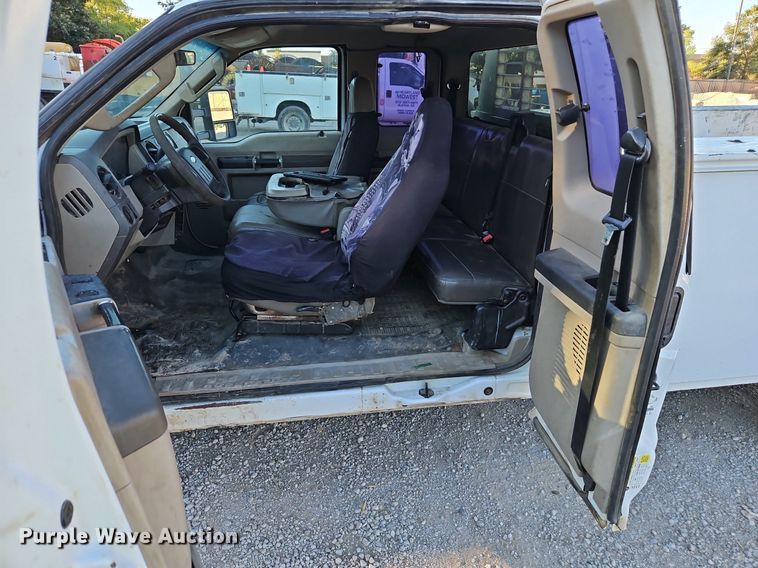 image for item LM9131 2009 Ford F350 Super Duty XL  SuperCab utility bed pickup truck