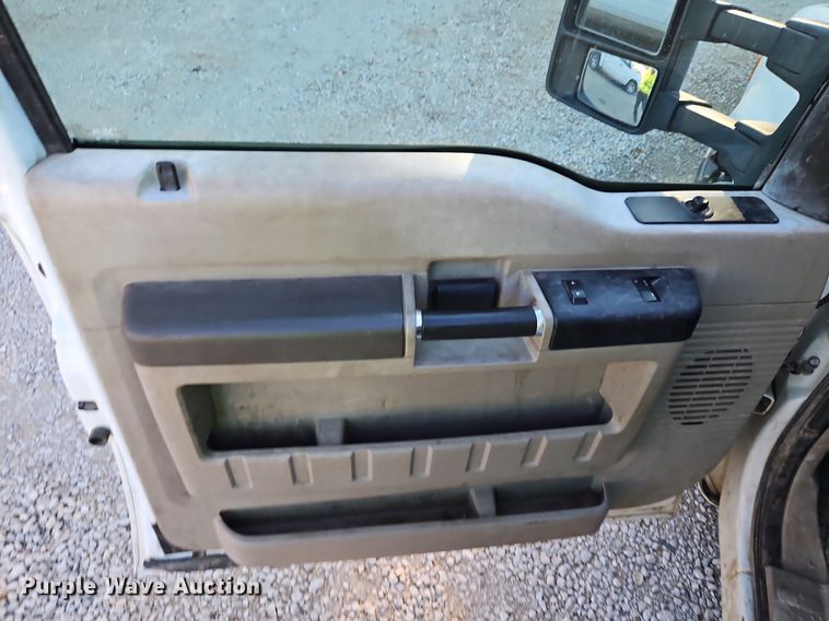 image for item LM9131 2009 Ford F350 Super Duty XL  SuperCab utility bed pickup truck