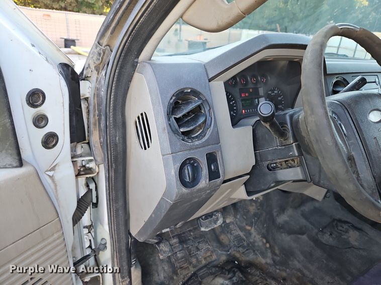 image for item LM9131 2009 Ford F350 Super Duty XL  SuperCab utility bed pickup truck