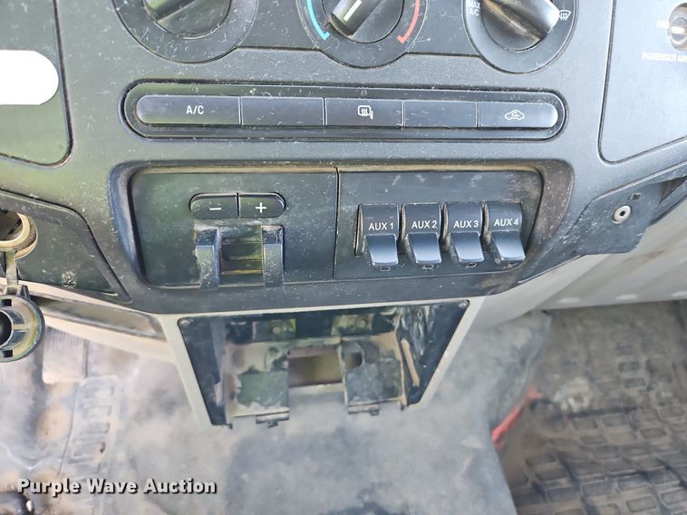 image for item LM9131 2009 Ford F350 Super Duty XL  SuperCab utility bed pickup truck