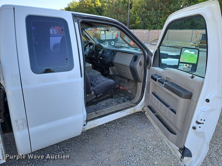 image for item LM9131 2009 Ford F350 Super Duty XL  SuperCab utility bed pickup truck