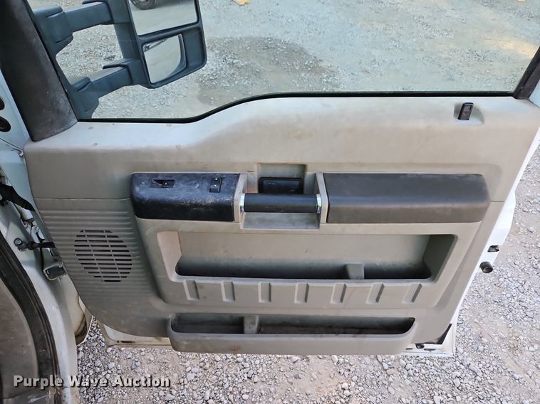 image for item LM9131 2009 Ford F350 Super Duty XL  SuperCab utility bed pickup truck