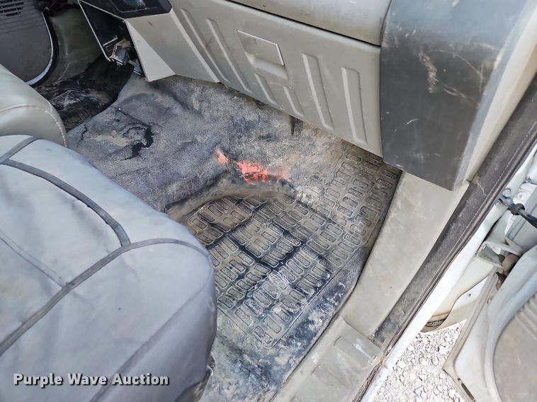 image for item LM9131 2009 Ford F350 Super Duty XL  SuperCab utility bed pickup truck