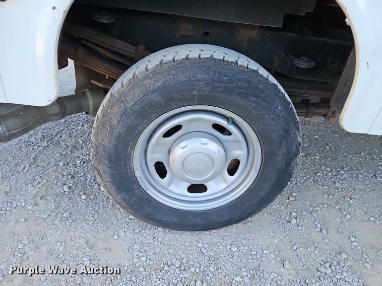 image for item LM9131 2009 Ford F350 Super Duty XL  SuperCab utility bed pickup truck