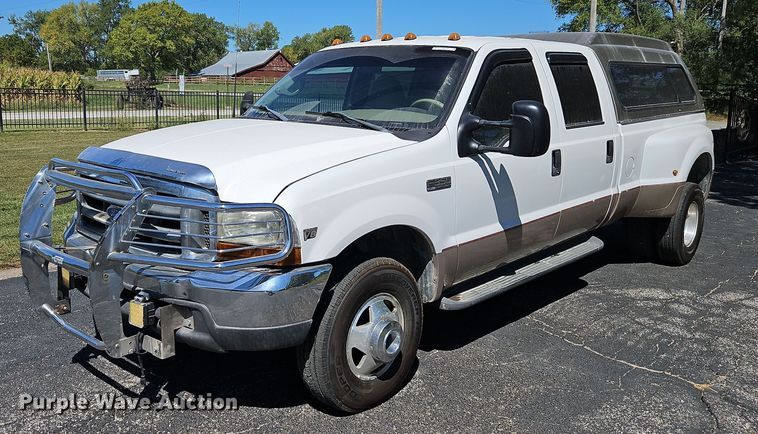 image for item LM9132 1999 Ford F350 Super Duty Lariat  Crew Cab pickup truck