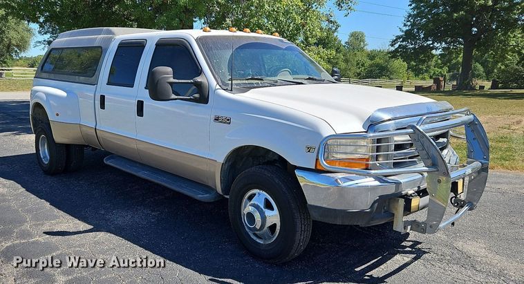 image for item LM9132 1999 Ford F350 Super Duty Lariat  Crew Cab pickup truck