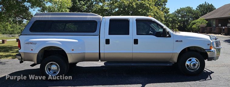 image for item LM9132 1999 Ford F350 Super Duty Lariat  Crew Cab pickup truck