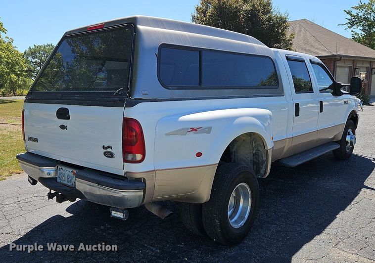 image for item LM9132 1999 Ford F350 Super Duty Lariat  Crew Cab pickup truck