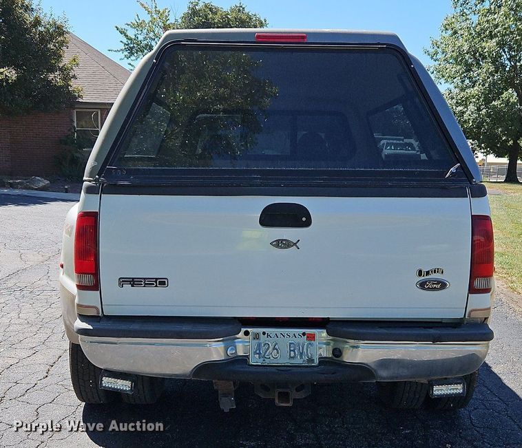 image for item LM9132 1999 Ford F350 Super Duty Lariat  Crew Cab pickup truck