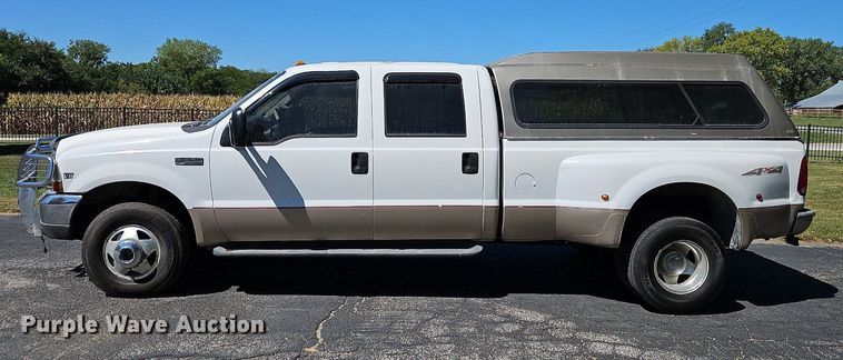 image for item LM9132 1999 Ford F350 Super Duty Lariat  Crew Cab pickup truck