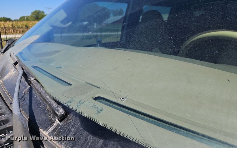 image for item LM9132 1999 Ford F350 Super Duty Lariat  Crew Cab pickup truck