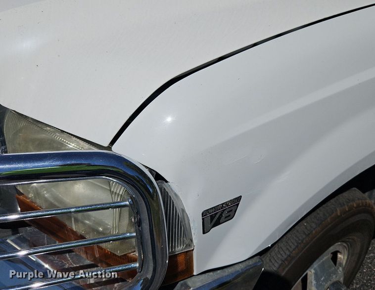 image for item LM9132 1999 Ford F350 Super Duty Lariat  Crew Cab pickup truck