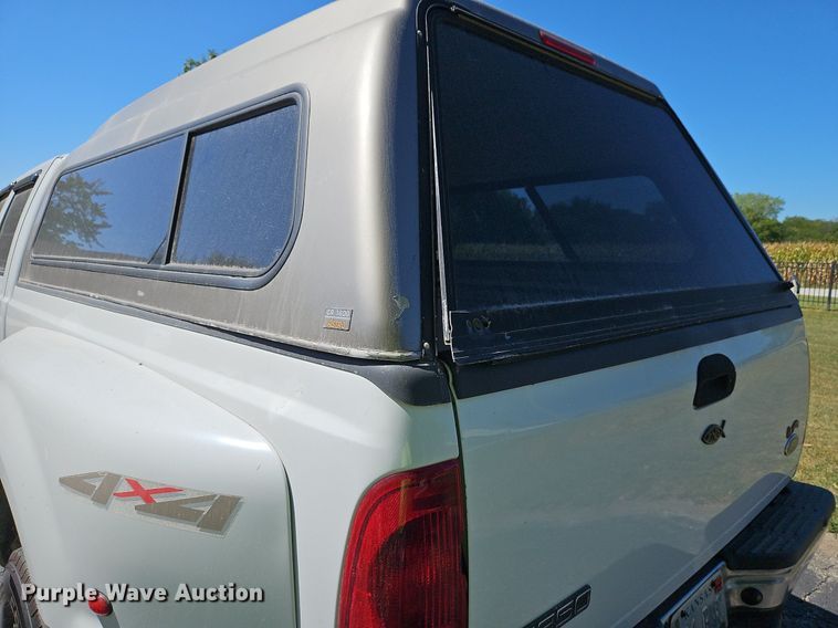 image for item LM9132 1999 Ford F350 Super Duty Lariat  Crew Cab pickup truck