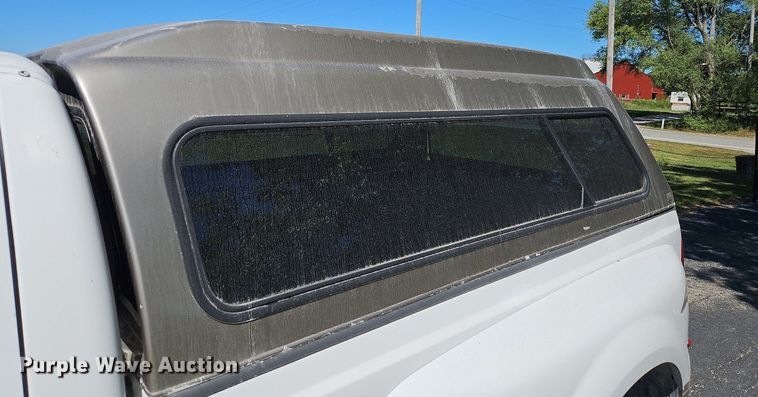 image for item LM9132 1999 Ford F350 Super Duty Lariat  Crew Cab pickup truck